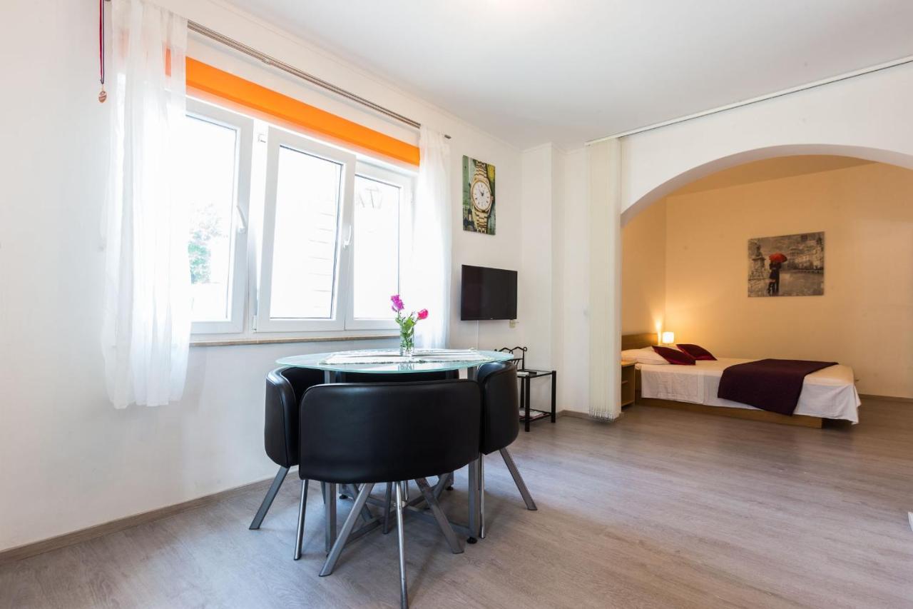 Apartments Kaline ポドストラナ エクステリア 写真
